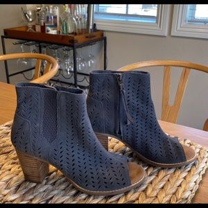 TOMS wedges